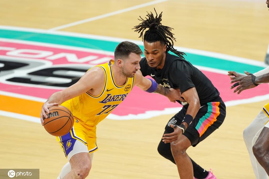 东契奇38+10+10文班亚马16+14 湖人不敌马刺