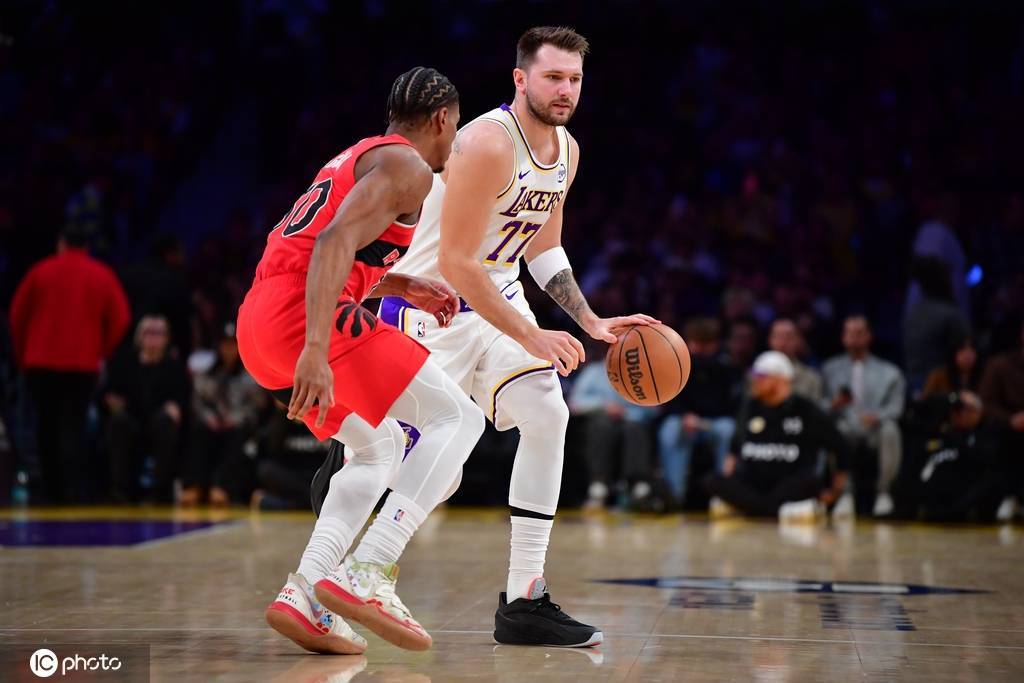 东契奇25分詹姆斯24+7 湖人逆转猛龙止连败